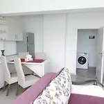 شقة Coresi